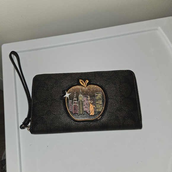 Coach zippy wallet - Picture 1 of 4